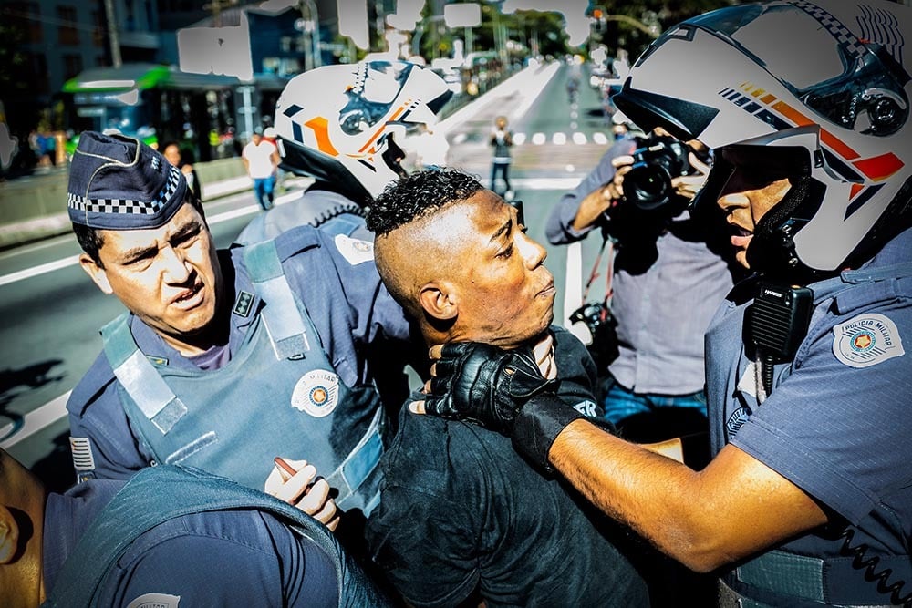 PM reprime jovem negro na Favela do Moinho, em São Paulo, em 28/06/2017 [fotografo]