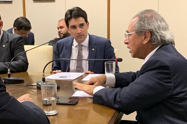 O deputado Silvio Costa Filho (Republicanos-PE) e o ministro da Economia, Paulo Guedes [fotografo] Divulgação / Republicanos [/fotografo]