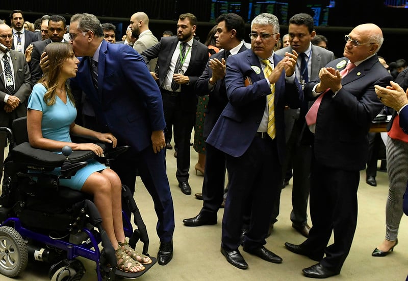 Mara Gabrilli recebe o apoio de deputados e senadores na sessão do Congresso [fotografo]Roque de Sá/Agência Senado[/fotografo]