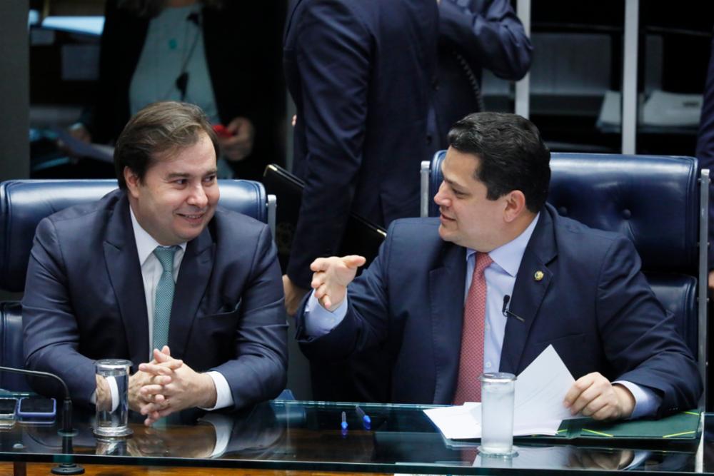 Na direita da foto, Davi Alcolumbre, presidente do Senado; e na esquerda Rodrigo Maia, presidente da Câmara

[Foto: Luis Macedo/Câmara dos Deputados]