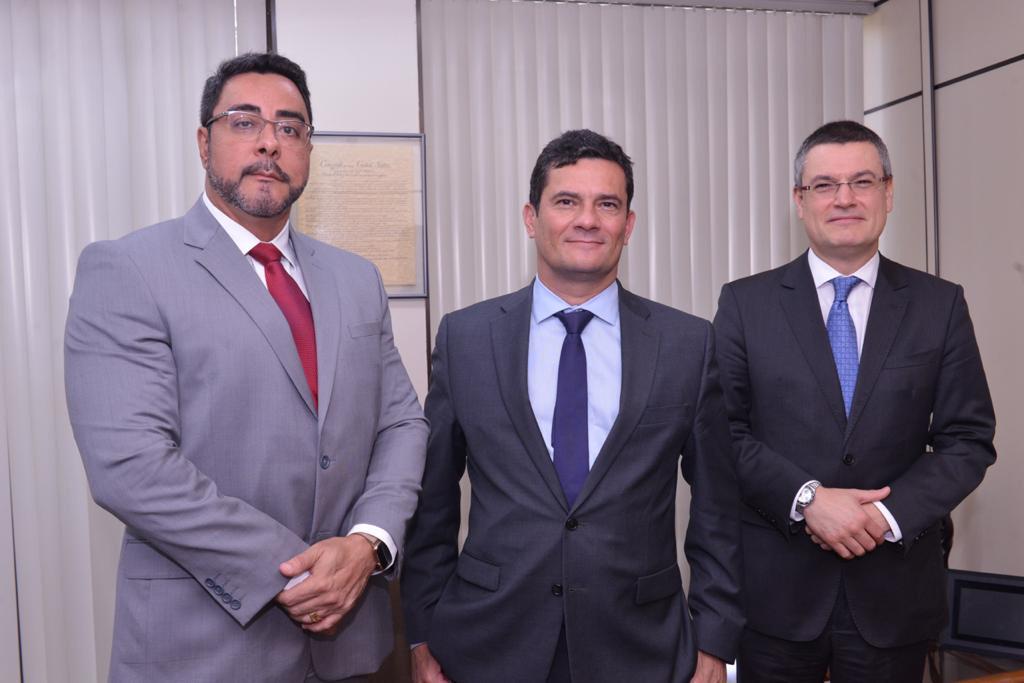 O ministro Sergio Moro, o diretor da PF, Maurício Valeixo, e o juiz Marcelo Bretas.
[fotografo] Ministério da Justiça e Segurança Pública [/fotografo]