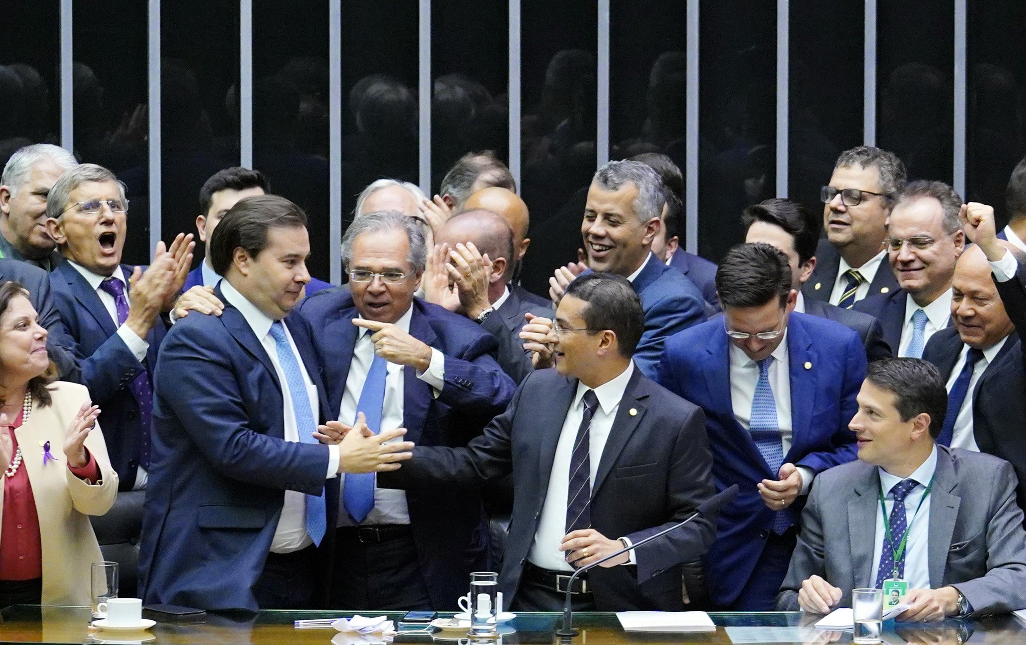 Rodrigo Maia e Paulo Guedes no dia 7 de agosto de 2019, logo após a aprovação da reforma da Previdência na Câmara[fotografo]Pablo Valadares/Ag. Câmara[/fotografo] 