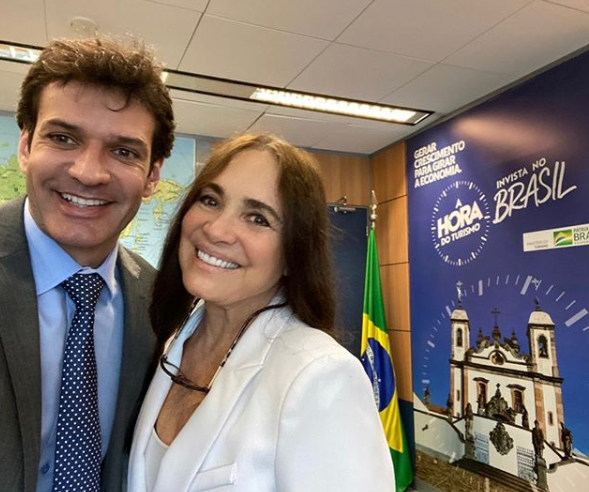 Regina Duarte e o ministro do Turismo, Marcelo Àlvaro Antônio. [fotografo] Reprodução / Instagram / Marcelo Alvaro Antonio [/fotografo]