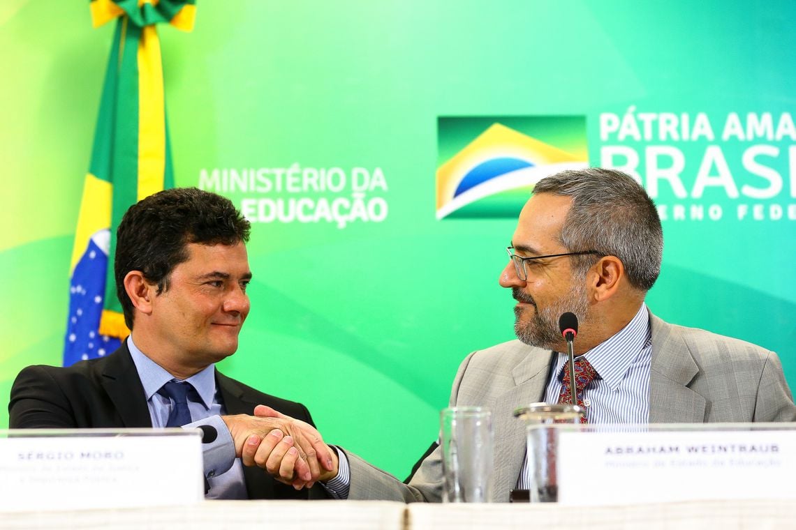 Os ministros da Justiça e Segurança Pública, Sergio Moro, e da Educação, Abraham Weintraub, durante o lançamento do   Programa Nacional de Cooperação Acadêmica (Procad) em Segurança Pública e Ciências Forenses