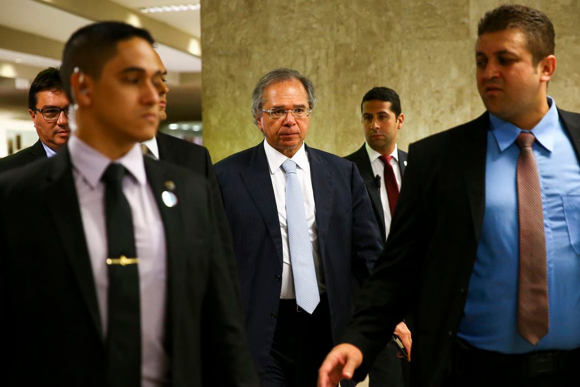 Guedes chega ao Congresso cercado por assessores e seguranças para reunião em outubro de 2019[fotografo]Marcelo Camargo/Ag Brasil[/fotografo]