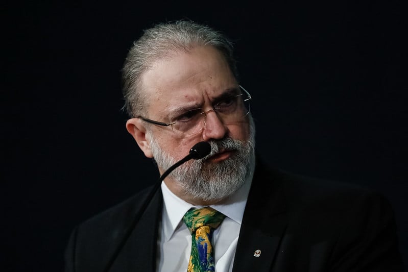 Com o fim iminente de seu mandato na PGR, Augusto Aras procura convencer Lula a indicar seu nome para recondução, contrariando a antiga CPI. Foto: Isac Nóbrega/PR