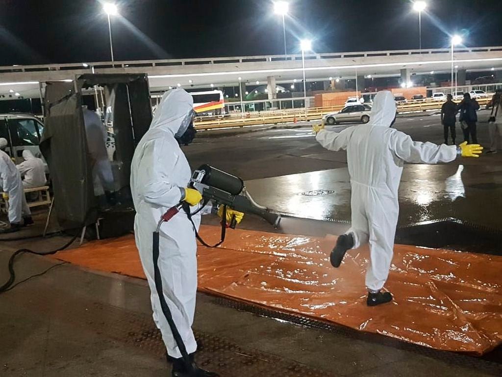 Militares do Exército promovem ação de desinfecção na Rodoviária do Plano Piloto, em Brasília [fotografo] Warley de Andrade/TV Brasil [/fotografo]