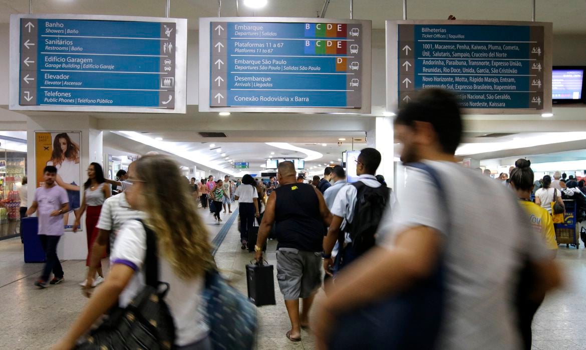 Rio de Janeiro - Movimentação de passageiros na Rodoviária do Rio. Mais de 520 mil passageiros devem utilizar a rodoviária para viajar no próximo feriado de Carnaval [Reprodução] [Tânia Rêgo/Agência Brasil]