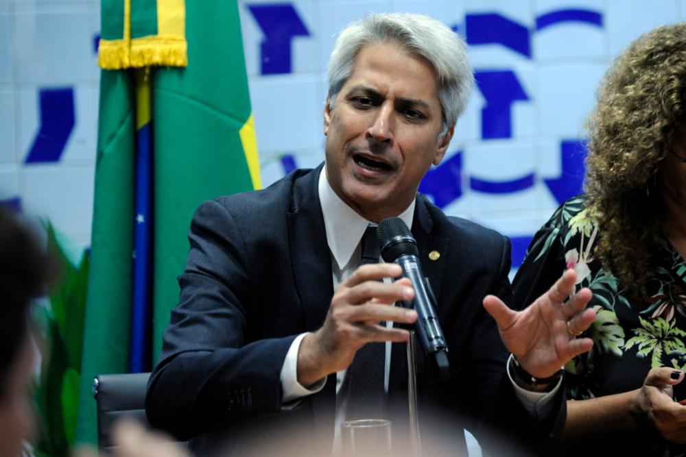 Impedido de utilizar recursos do fundo eleitoral, Alessandro Molon conseguiu arrecadar doações para se manter competitivo em sua candidatura.[fotografo] Cleia Viana/Câmara dos Deputados [/fotografo]