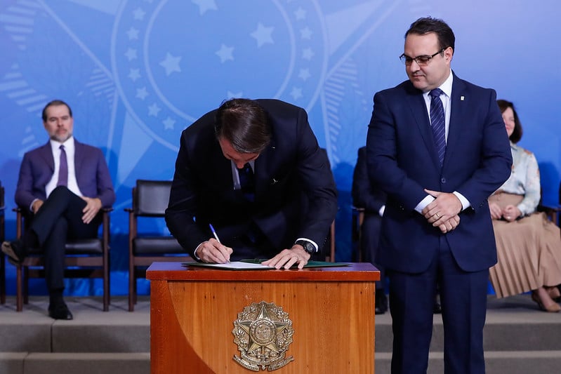 O presidente Jair Bolsonaro e o ministro Jorge Oliveira [fotografo] Alan Santos/PR [/fotografo]