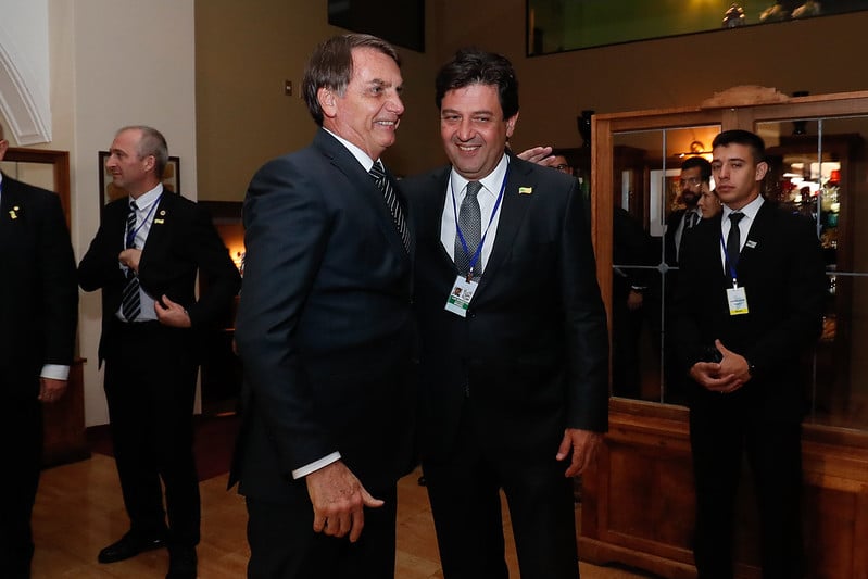 Presidente da República Jair Bolsonaro, cumprimenta o Ministro da Saúde, Luiz Henrique Mandetta.
[fotografo] Alan Santos/PR [/fotografo]