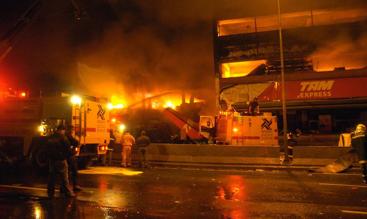 Acidente da TAM em 2007 matou 199 pessoas [fotografo] Arquivo/Agência Brasil [/fotografo]