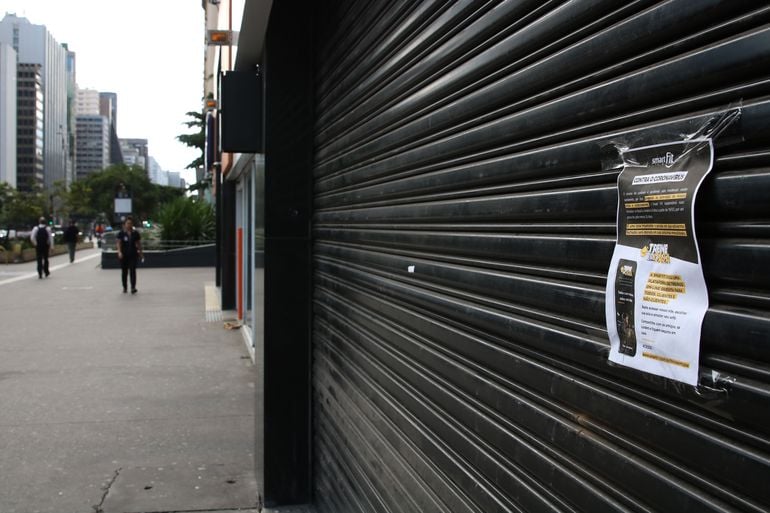 Comercio fechado na Avenida Paulista durante a quarentena. [foto