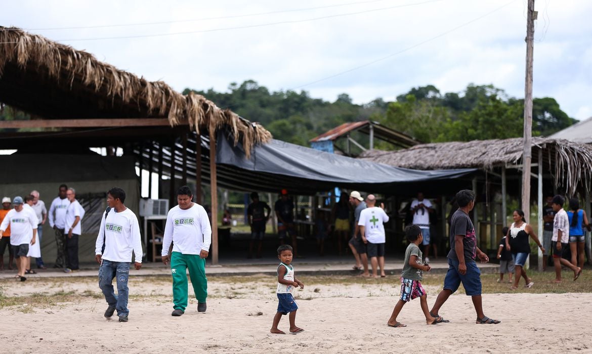 Assunção do Içana, AM, Brasil: Crianças indígenas no polo Base de saúde indígena em Assunção do Içana. [fotografo] Marcelo Camargo/Agência Brasil [/fotografo]