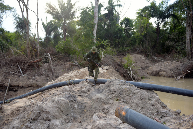 Com mais de 90% de sua atividade concentrada na Amazônia, garimpo já superou o tamanho da mineração industrial na região. Foto: Secom/Ibama 