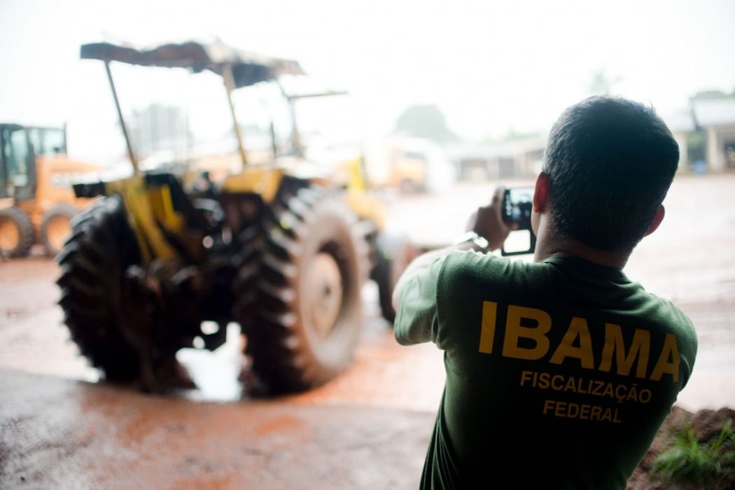 Agente do Ibama [fotografo] Marcelo Camargo / Agência Brasil [/fotografo]