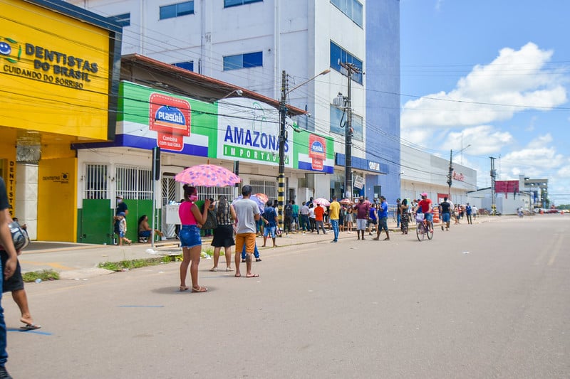 PM organiza fila para amapaenses receberem auxílio emergencial  [fotografo] Divulgação/Governo do Estado do Amapá [/fotografo] 