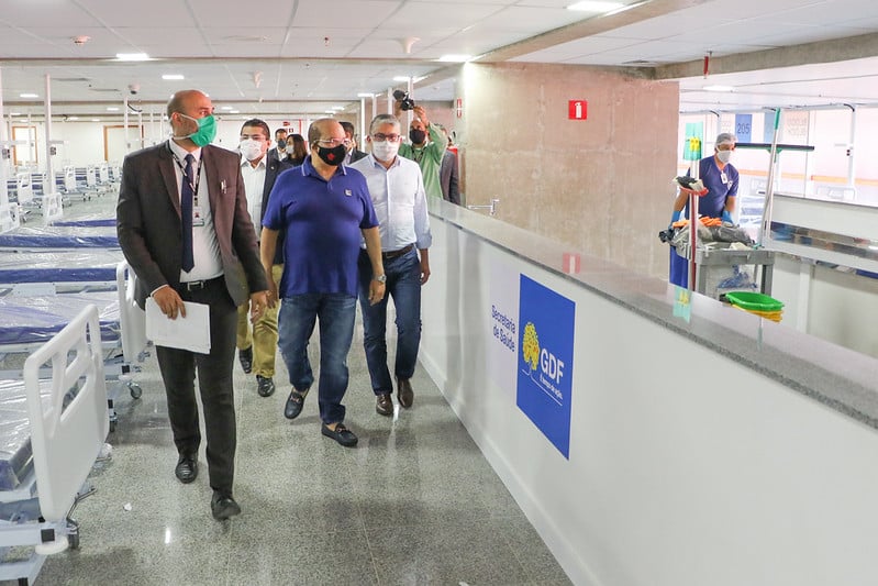 O governador Ibaneis Rocha (MDB) em visita ao hospital de campanha montado na Arena Mané Garrincha.[fotografo]Renato Alves/Agência Brasília[/fotografo]