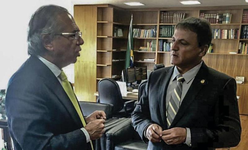 O ministro Paulo Guedes e o senador Márcio Bittar (MDB-AC)
[fotografo] Assessoria Márcio Bittar [/fotografo]