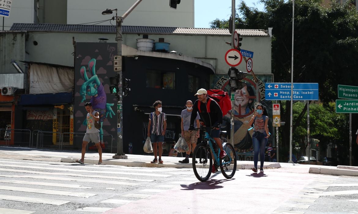 Moradores de São Paulo usam máscaras de proteção contra a covid-19
 [fotografo] Rovena Rosa/ Agência Brasil [/fotografo]