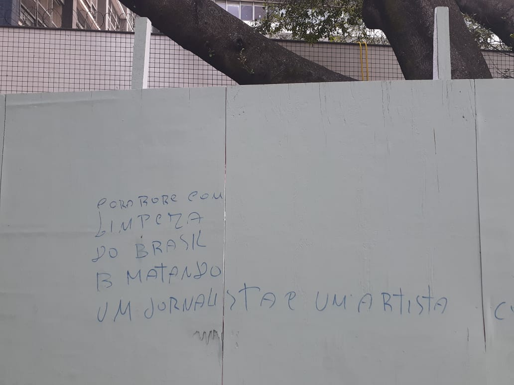 Uma das mensagens ameaçadoras contra jornalistas pichadas em Belo Horizonte na última madrugada [fotografo] Sindicato dos Jornalistas de Minas Gerais [/fotografo]