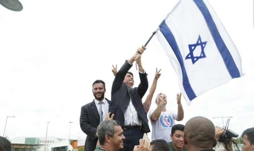 Bolsonaro com bandeira de Israel[fotografo]Divulgação[/fotogafo]