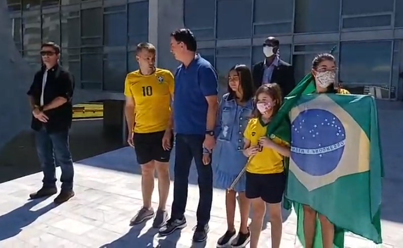 O presidente Jair Bolsonaro participa de ato contra o STF e o Congresso [fotografo] Reprodução / Facebook / Jair Bolsonaro [/fotografo]