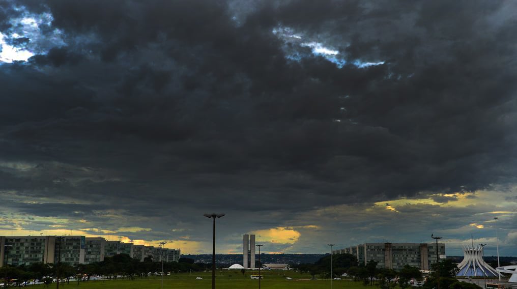 Brasília sob nuvens escuras[fotografo]Marcelo Camargo/Agencia Brasil[/fotografo]