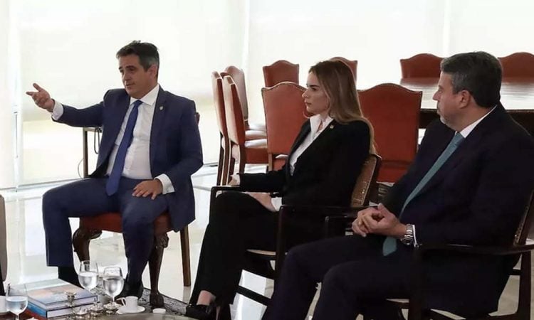  O presidente nacional do PP, Ciro Nogueira, e os líderes do partido no Senado, Daniella Ribeiro (PB) e na Câmara, Arthur Lira (AL) , em reunião com Bolsonaro em abril de 2019 [fotografo] Presidência da República [/fotografo]