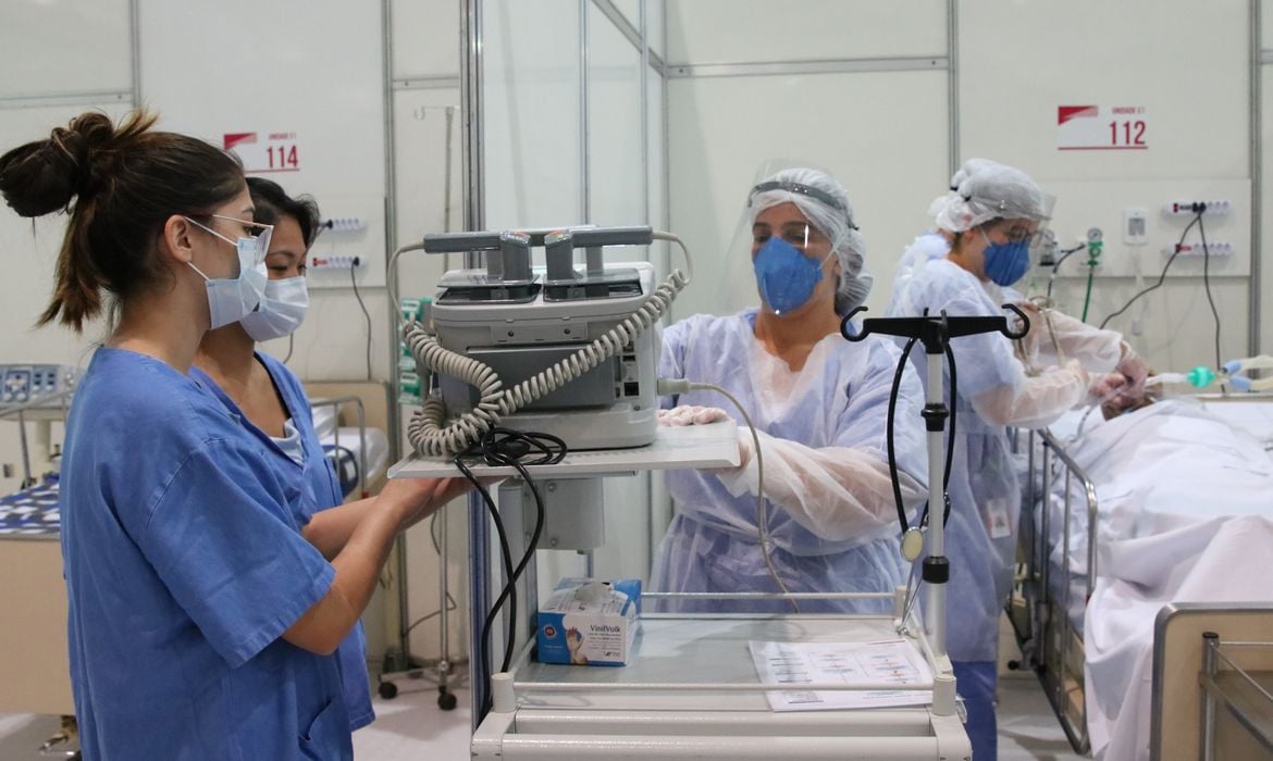 Médicos fazem treinamento no hospital de campanha para tratamento de covid-19 no Complexo Esportivo do Ibirapuera [fotografo]Rovena Rosa/Agência Brasil[/fotografo]