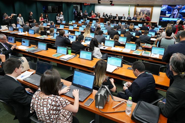 Plenário da Comissão de Constituição e Justiça (CCJ) da Câmara. Foto: Pablo Valadares/Câmara dos Deputados