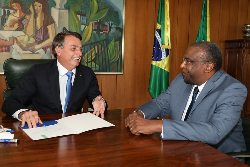 (Brasília - DF, 25/06/2020) Assinatura do Termo de Posse do senhor Carlos Alberto Decotelli, Ministro da Educação.

[fotografo] Marcos Corrêa/PR [/fotografo]