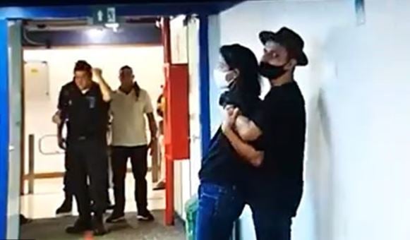 Homem invade sede da Rede Globo e faz repórter refém