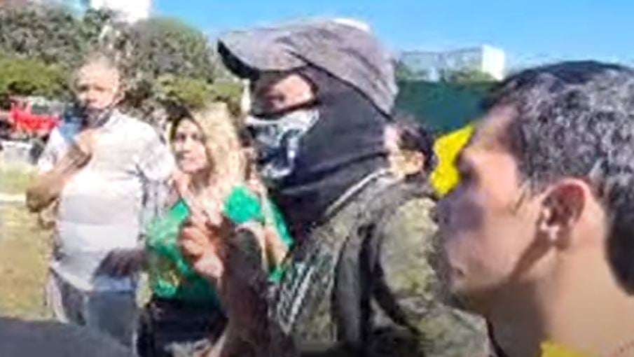 Bolsonaristas tentam acabar com manifestações da oposição [fotografo] Reprodução / Youtube Sara Winter [/fotografo]