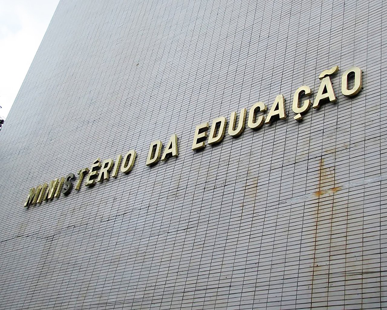 Acionado por parlamentares, FNDE apresentou lista de repasses. Para o líder da frente da educação, lista comprova escândalo das escolas fake. Foto: Agência Brasil 