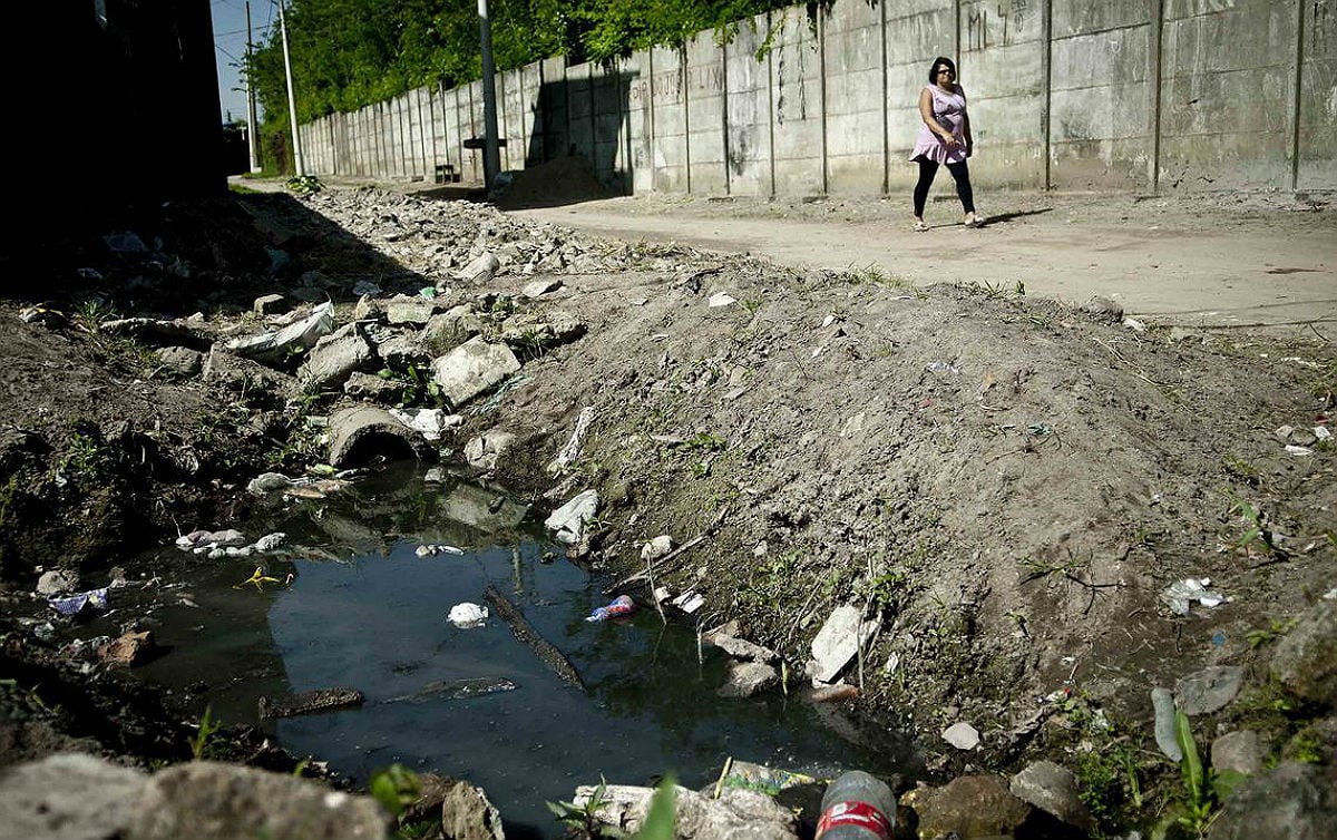 Em todo o país, 35 milhões de pessoas não têm acesso à rede de abastecimento de água e 100 milhões vivem sem coleta e tratamento de esgoto[fotografo]Marcelo Camargo/ABr[/fotografo]