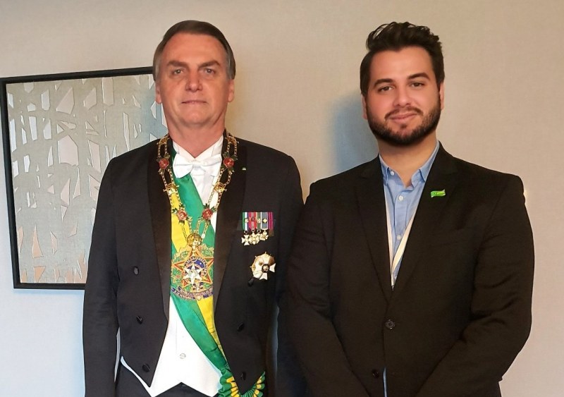 O presidente Jair Bolsonaro e o assessor Filipe G. Martins. [fotografo]Reprodução[/fotografo]