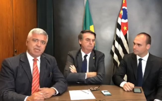 Senador Major Olímpio, presidente Jair Bolsonaro e deputado Eduardo Bolsonaro [fotografo] Reprodução [/fotografo]