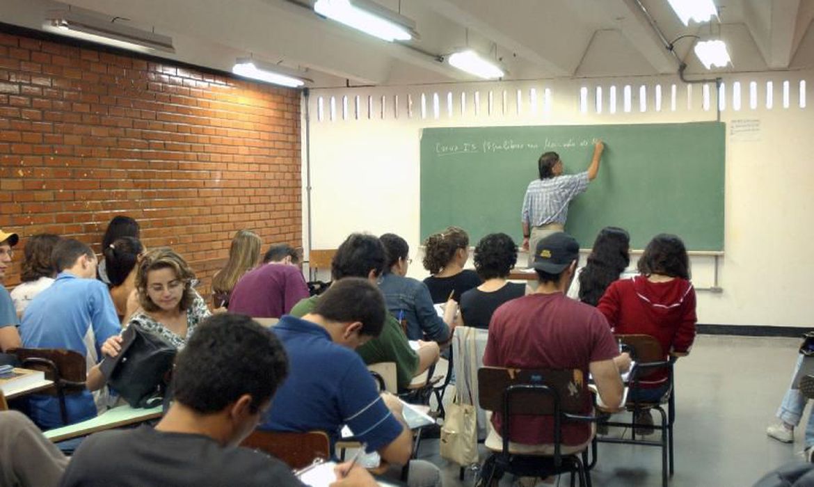 Lei pretende aliviar situação de universitários durante a pandemia[fotografo]Agência Brasil[/fotografo]