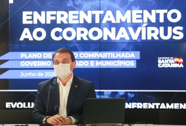 Governador de Santa Catarina, Carlos Moisés (sem partido), protocolou uma representação no TCU para suspender os contratos de energia de reserva feitos pela Aneel. [Julio Cavalheiro/ Secom]