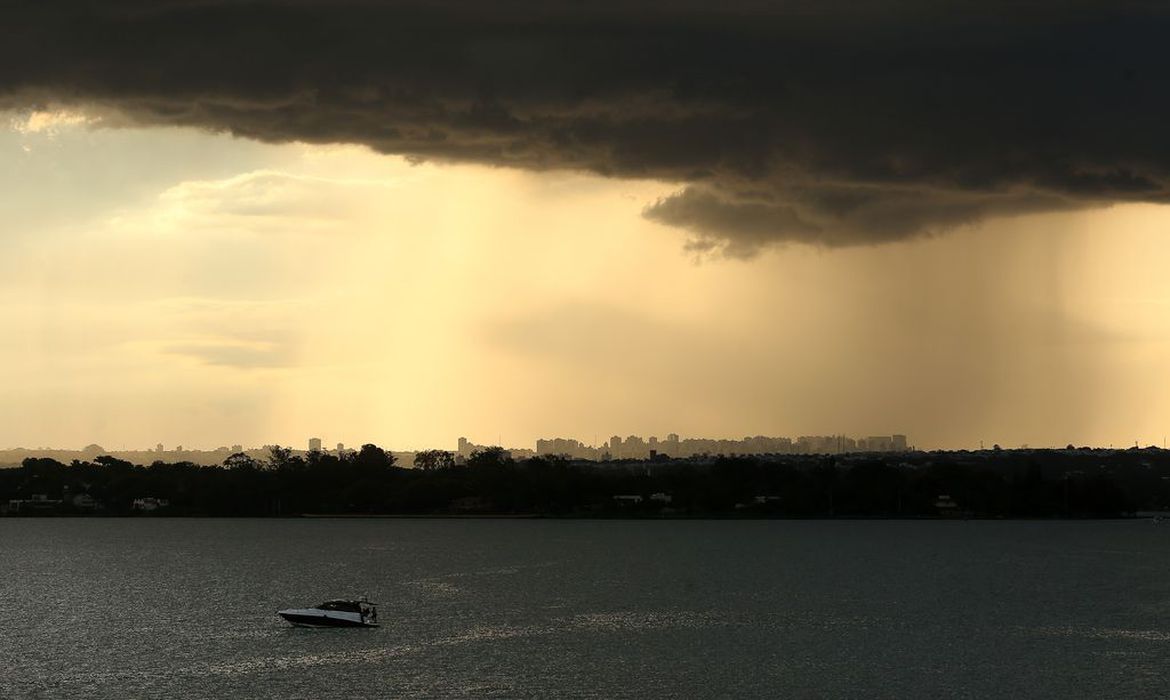 Lago Paranoá, em Brasília [fotografo] Arquivo Marcello Casal Jr./Agência Brasil [/fotografo]