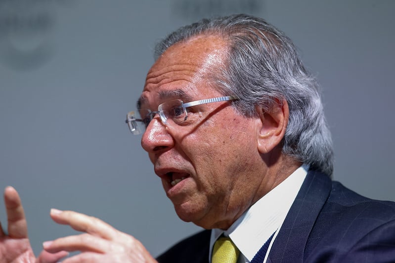 O ministro da Economia Paulo Guedes afirmou que enviou recursos para uma offshore em paraíso fiscal para escapar dos impostos