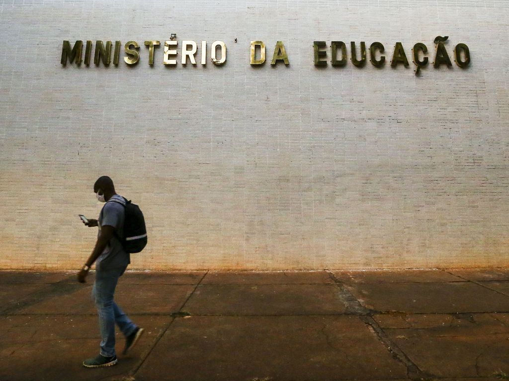 Requerimento para abertura de CPMI para investigar escândalo no MEC é mantido como alternativa caso CPI no Senado enfrente resistência.
[fotografo] Marcelo Camargo/Agência Brasil [/fotografo]