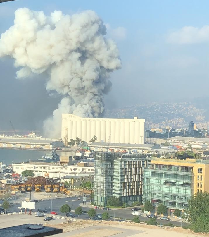 Explosão atingiu porto de Beirute, no Líbano. [Reprodução/Redes Sociais]