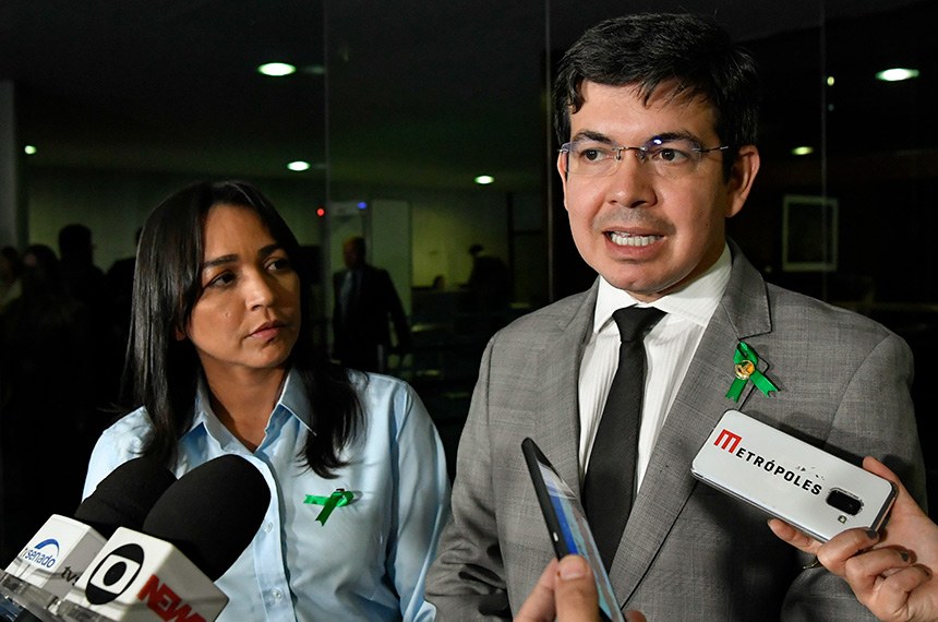 Senadores Eliziane Gama e Randolfe Rodrigues.[fotografo]Geraldo Magela/Agência Senado[/fotografo]