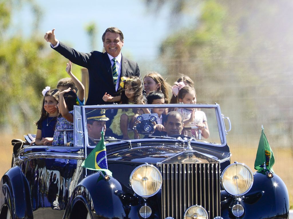 Bolsonaro em desfile no carro oficial da Presidência. Foto: Marcelo Camargo/Agência Brasil