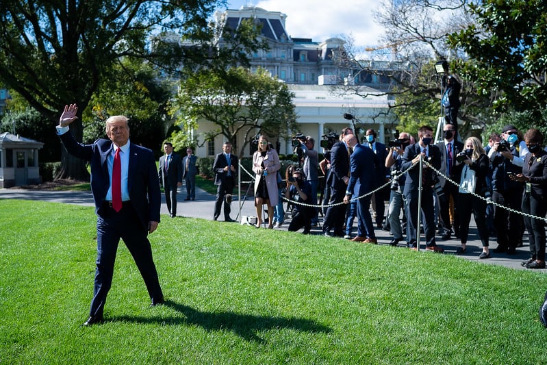 Para autores do artigo, resultado das eleições deste ano nos Estados Unidos indica rejeição ao discurso belicoso de Donald Trump. Foto: Tia Dufour/The White House