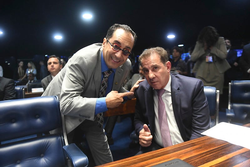 Os senadores Jorge Kajuru (e) e Vanderlan Cardoso (d) no Plenário do Senado em fevereiro de 2019.[fotografo]Jefferson Rudy/Agência Senado[/fotografo]