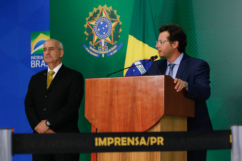 O ministro Luiz Eduardo Ramos e o secretário Fabio Wajngarten em pronunciamento à imprensa.[fotografo]Anderson Riedel/PR[/fotografo]