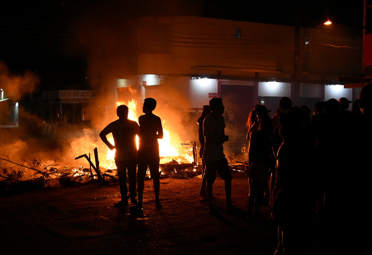 Apagão no início de novembro gerou protestos no bairro de Santa Rita, em Macapá.[fotografo]Rudja Santos/Amazônia Real[/fotografo]